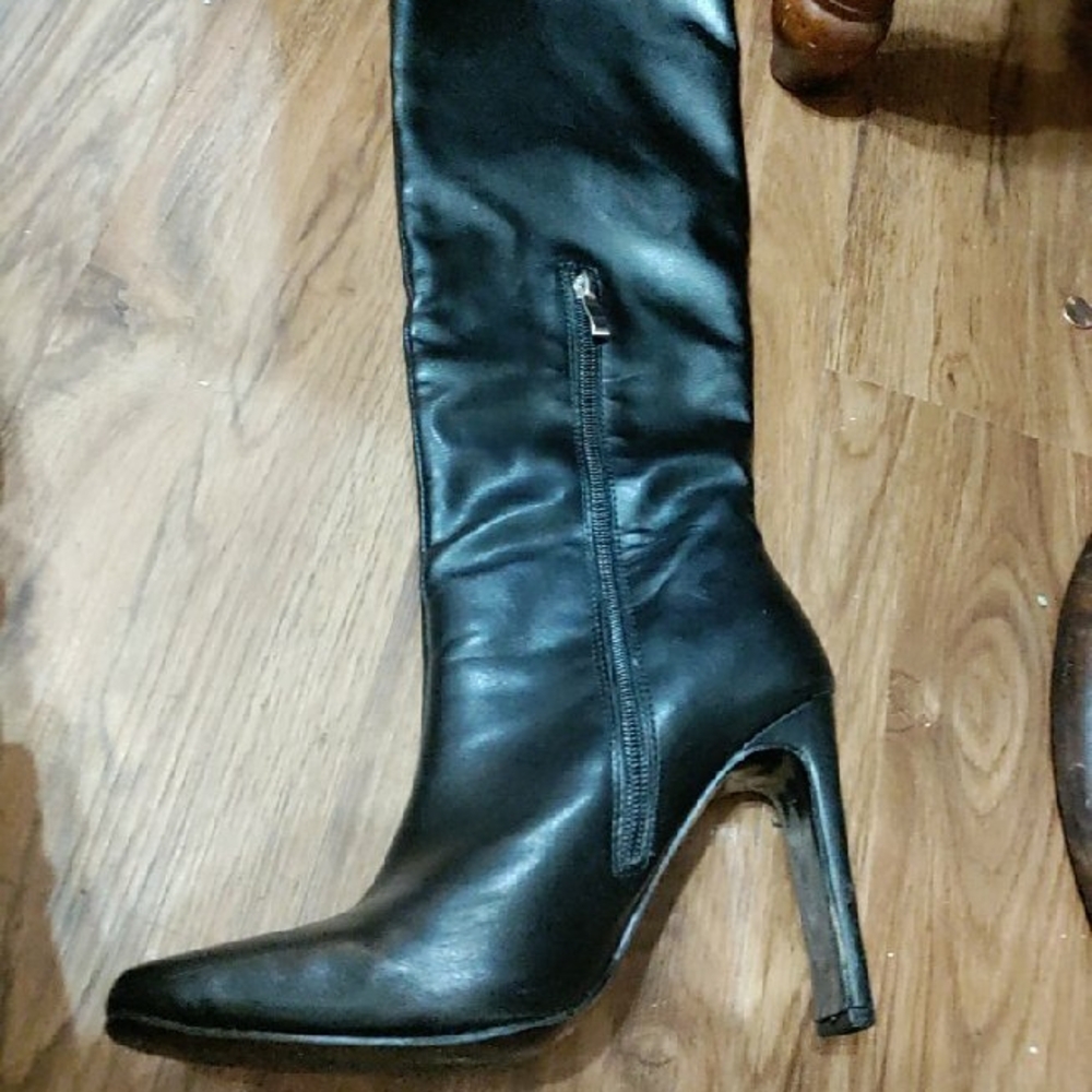 Liliana Black Heeled Boots Classic Design